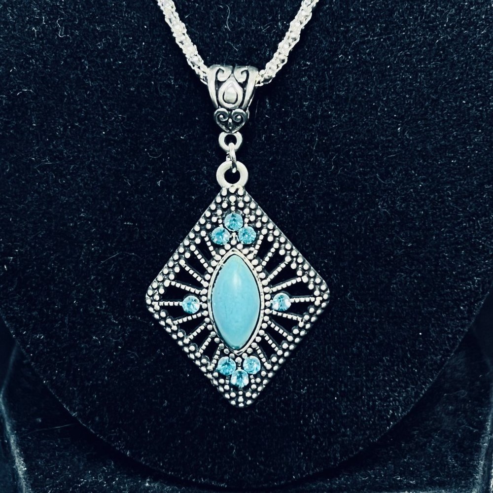 Silver Tone Snake Chain Necklace With Diamond Shape Pendant - Picture 2 of 6
